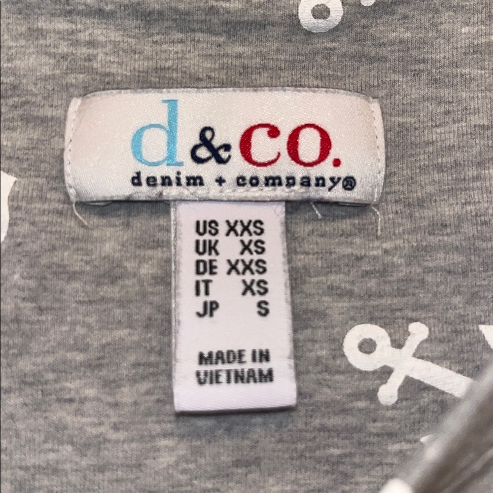 Denim&Co Gray Anchor Print Short Sleeve Tee - Picture 2 of 2